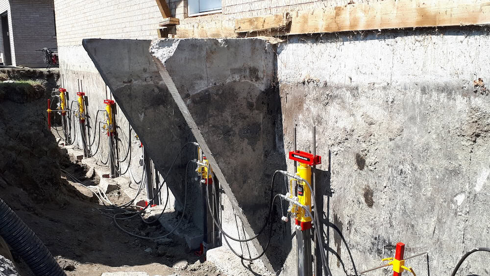 Rénovation de fondations de maison avec pieux.