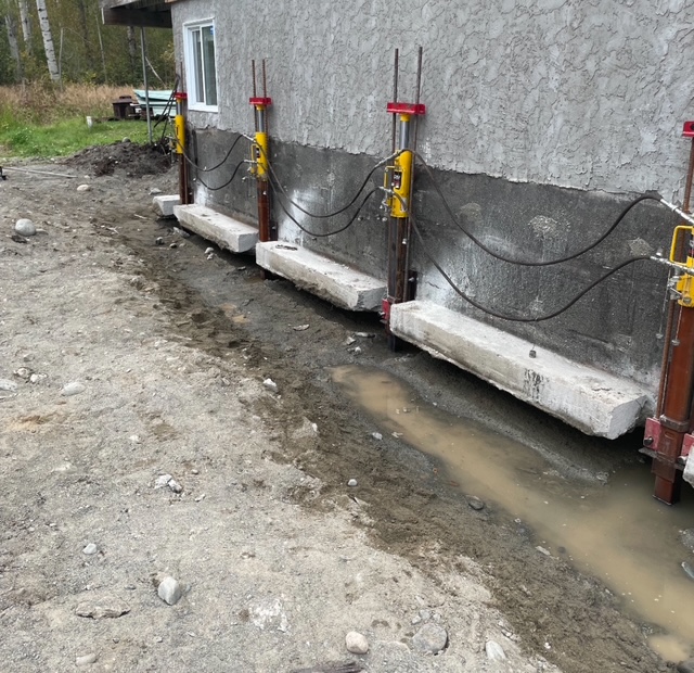 Réparation de fondation avec vérin hydraulique